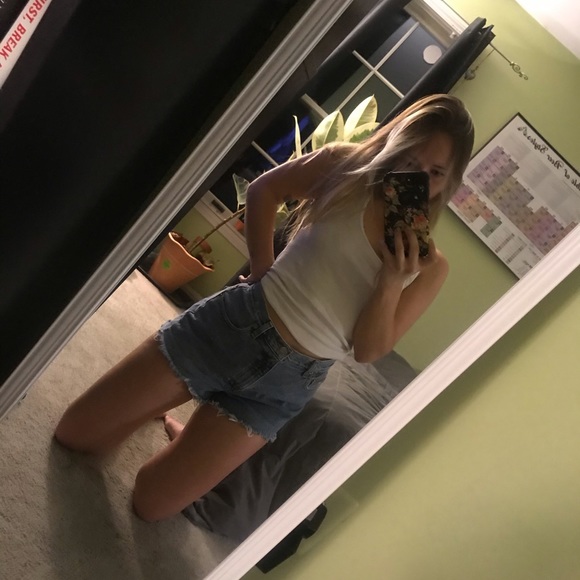 ❌SOLD❌Calvin Klein cutoffs 💸 - Picture 4 of 5